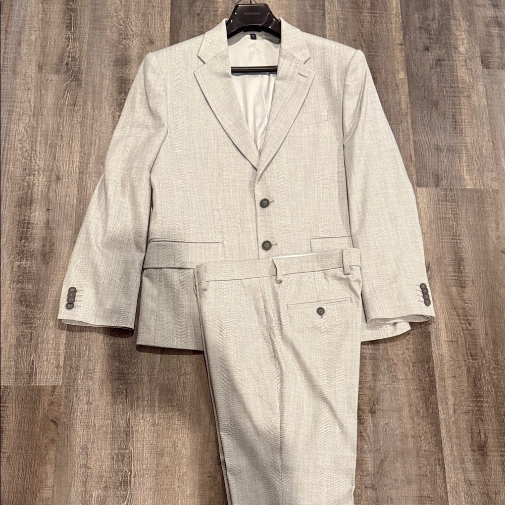 Express Men's Light Gray Suit Set